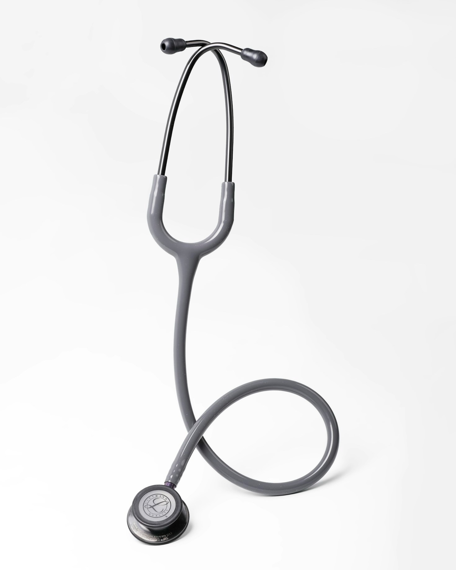 Entendendo as normas do CFM para presença online médica